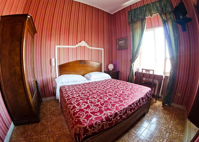 Отель Hotel Villa Maria Неаполь